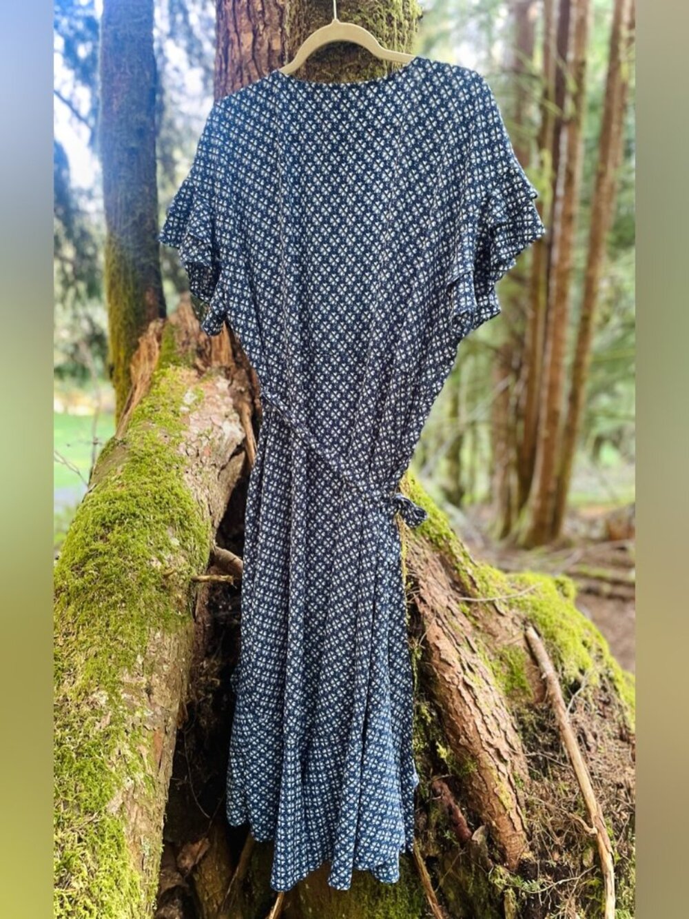 MAX STUDIO | 1X | 52β Heart Floral Printed Ruffled Airy Gauze Coastal Wrap Dress - Picture 5 of 12